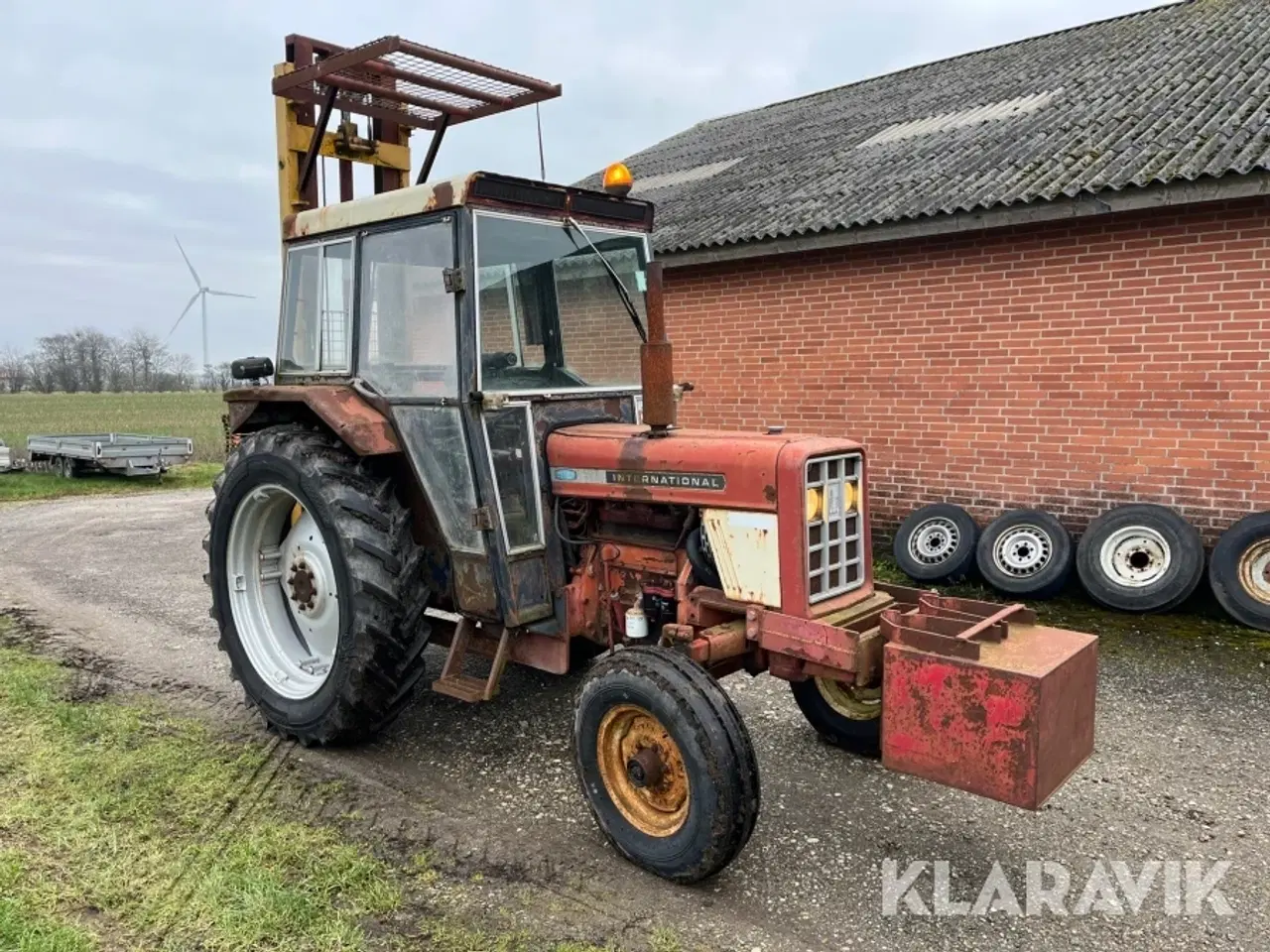 Billede 4 - Veterantraktor International 574 med byggelift