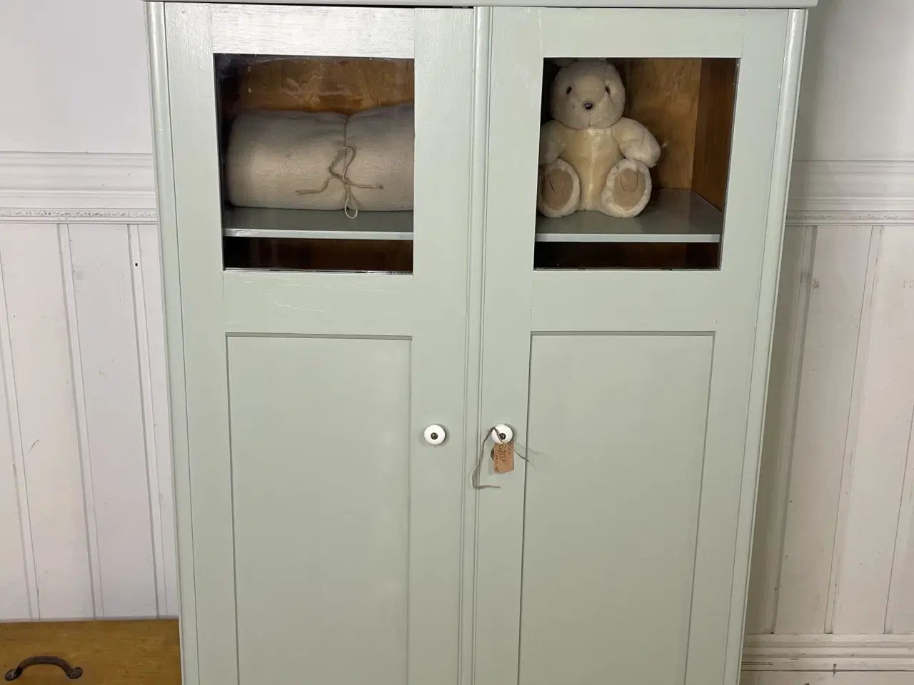 Billede 2 - Lille karlekammerskab 