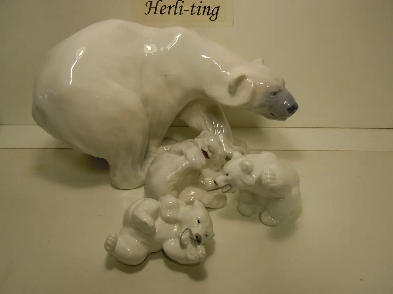 Billede 1 - KGL Bjørnefamilie: Mor med 3 unger