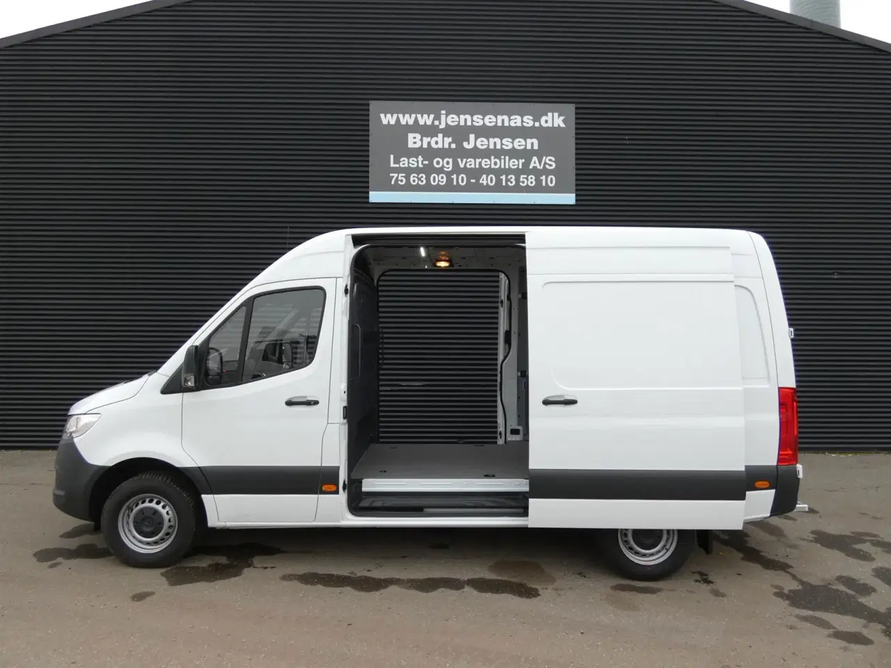 Billede 1 - Mercedes-Benz Sprinter 317 2,0 CDI A2 H2 RWD 9G-Tronic 170HK Van Aut.