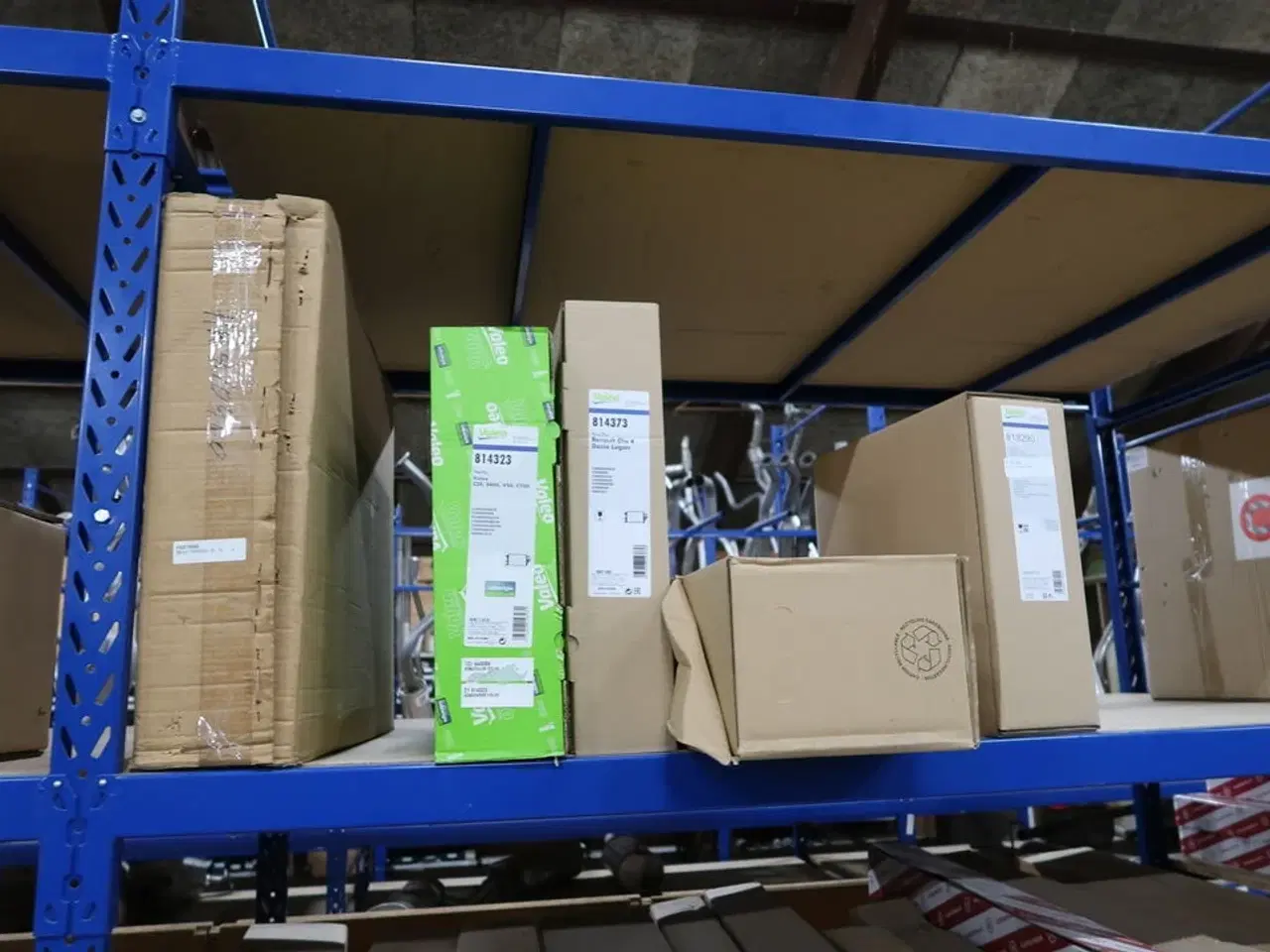 Billede 6 - Indhold i lagerreol