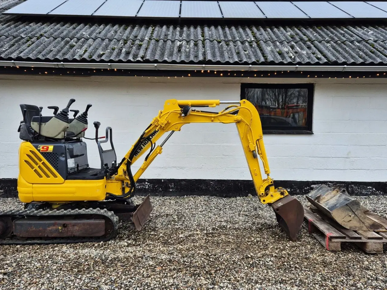 Billede 1 - New Holland E9 SR / 2900 timer / med skovlsæt / pæn stand