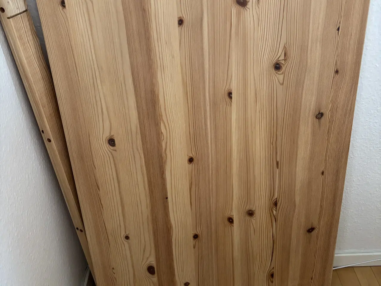 Billede 1 - Nyslebet fyrretræs bord 