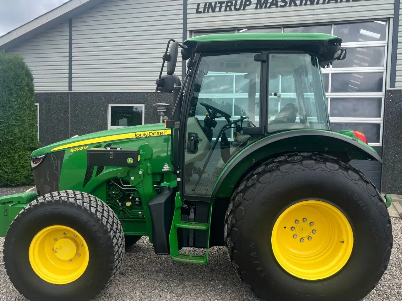 Billede 11 - John Deere 5090 M Med græsdæk