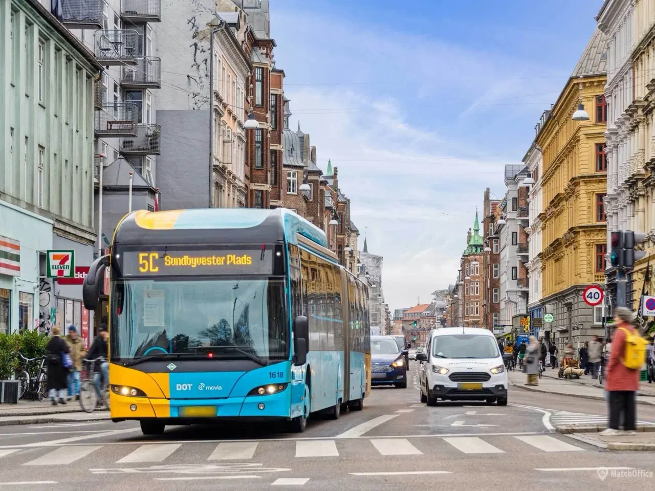 Billede 6 - Butik med stor eksponering ud til Nørrebros Runddel - lige overfor metrostation.