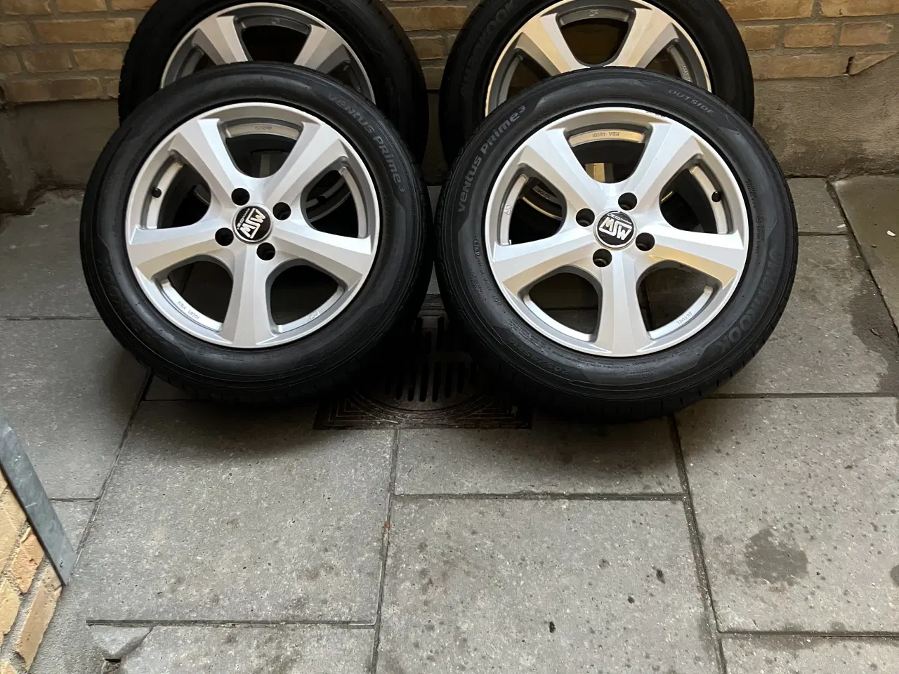 Billede 1 - Sommerdæk på fælge 