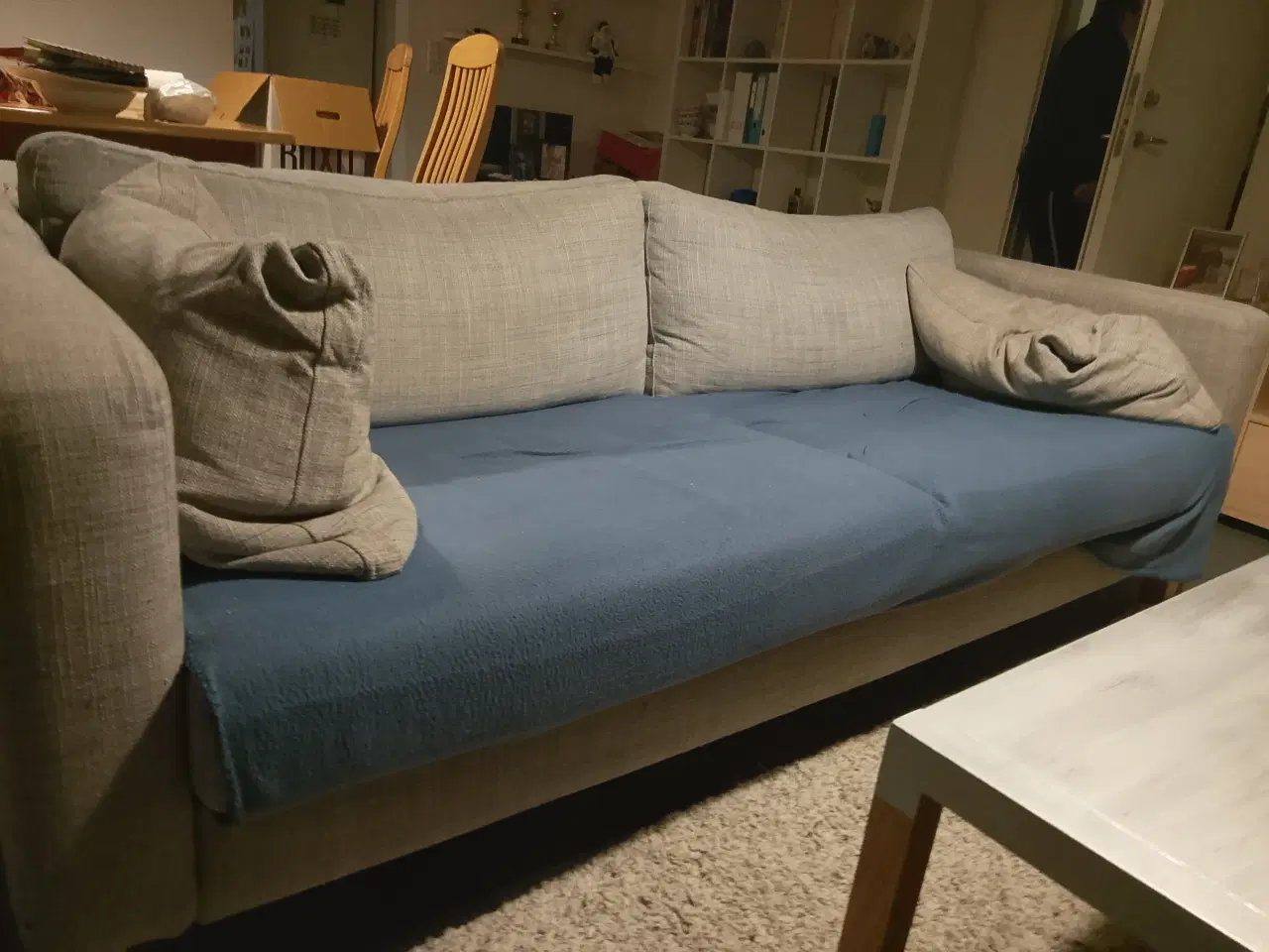 Billede 2 - Grå sofa + stol skal afhentes