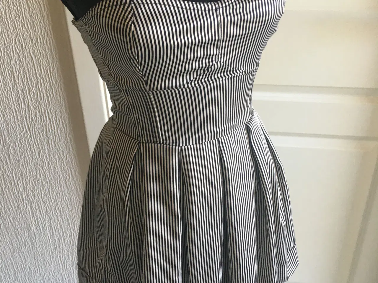 Billede 1 - Helt ny stropløs Second female top str. 36