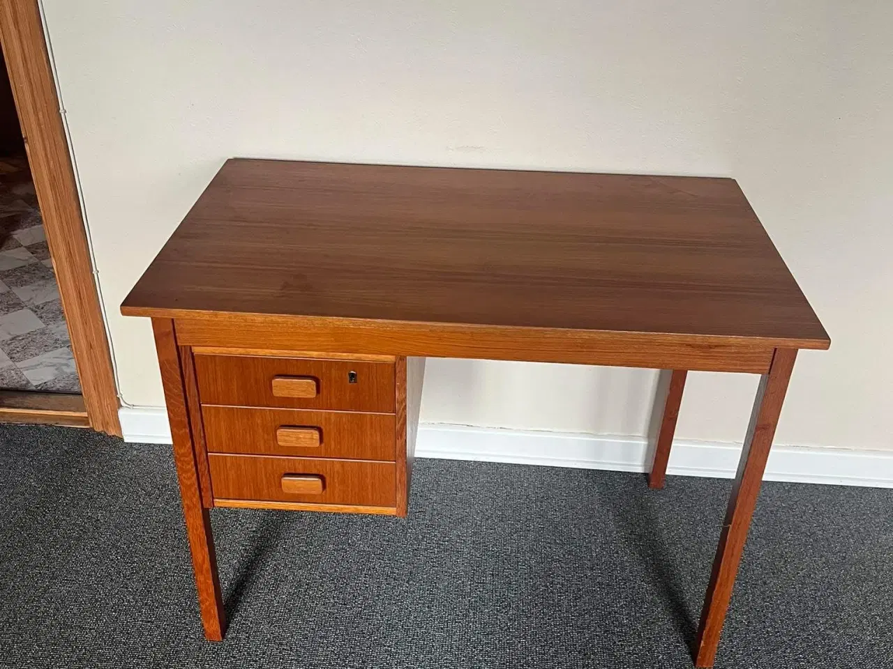 Billede 1 - Skrivebord 