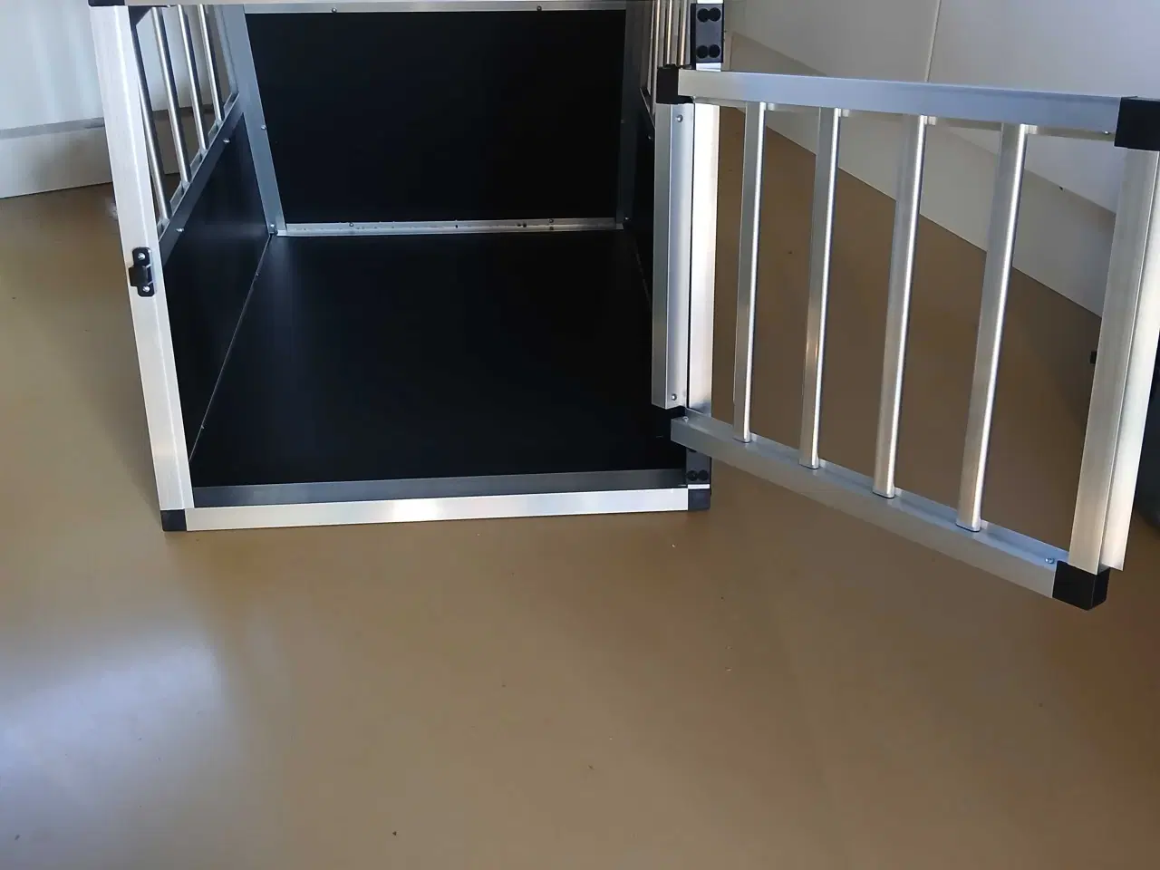 Billede 2 - Hundebur /transportkasse 