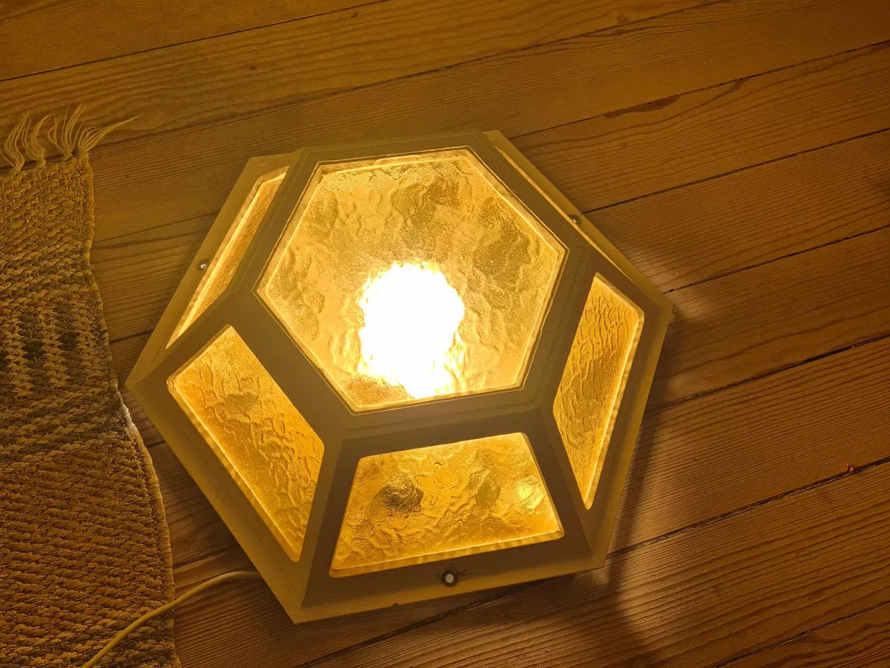 Billede 5 - Sekskantet plafond med gule glas 