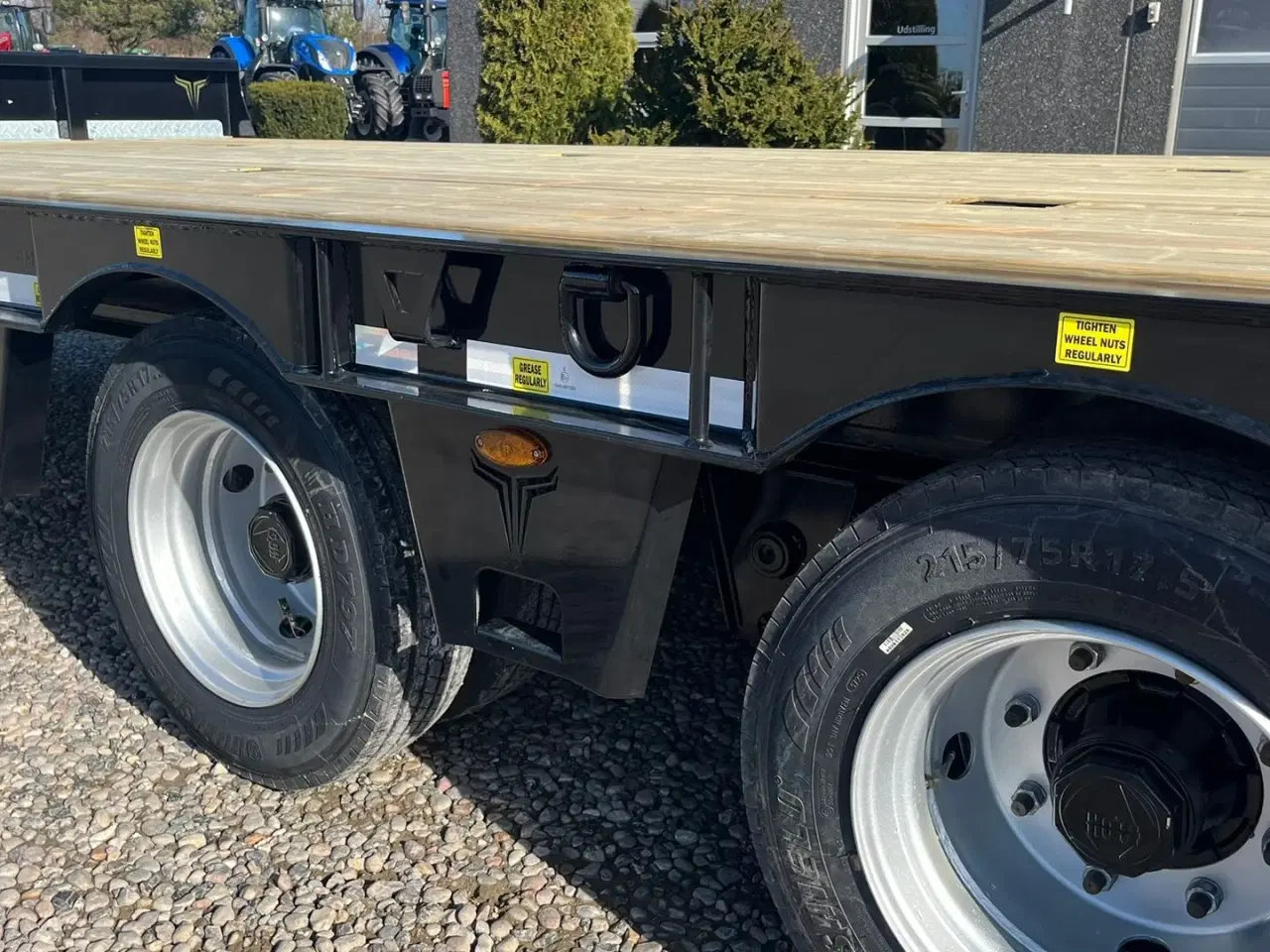 Billede 14 - Tyrone 19TLL Affjedret træk og affjedret aksler. Med hydrauliske ramper og værktøjskasse