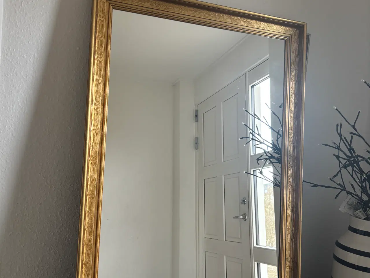 Billede 1 - klassisk spejl med guldramme