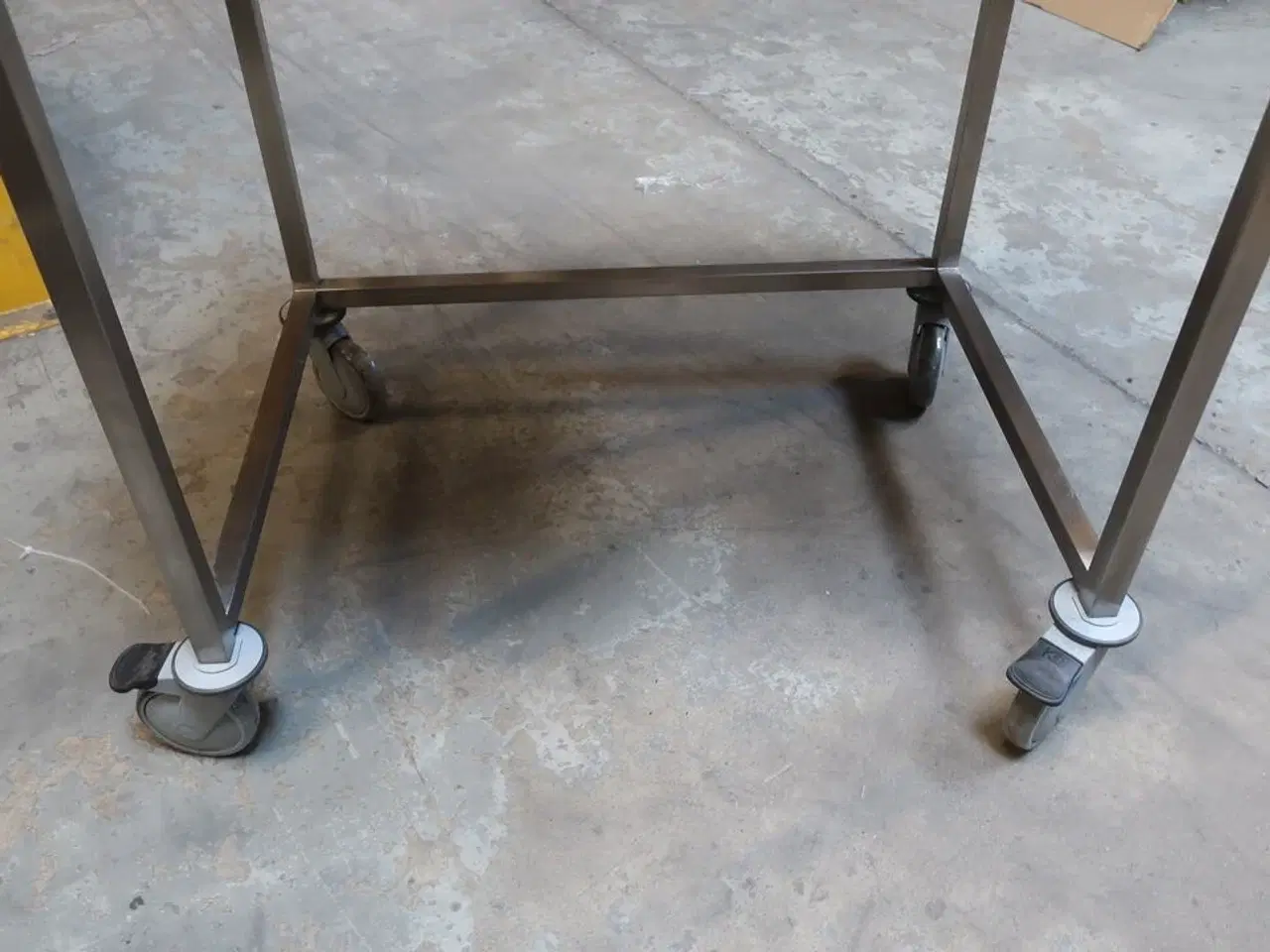 Billede 3 - Arbejdsbord m/hjul B1000 x D700 x H900 mm