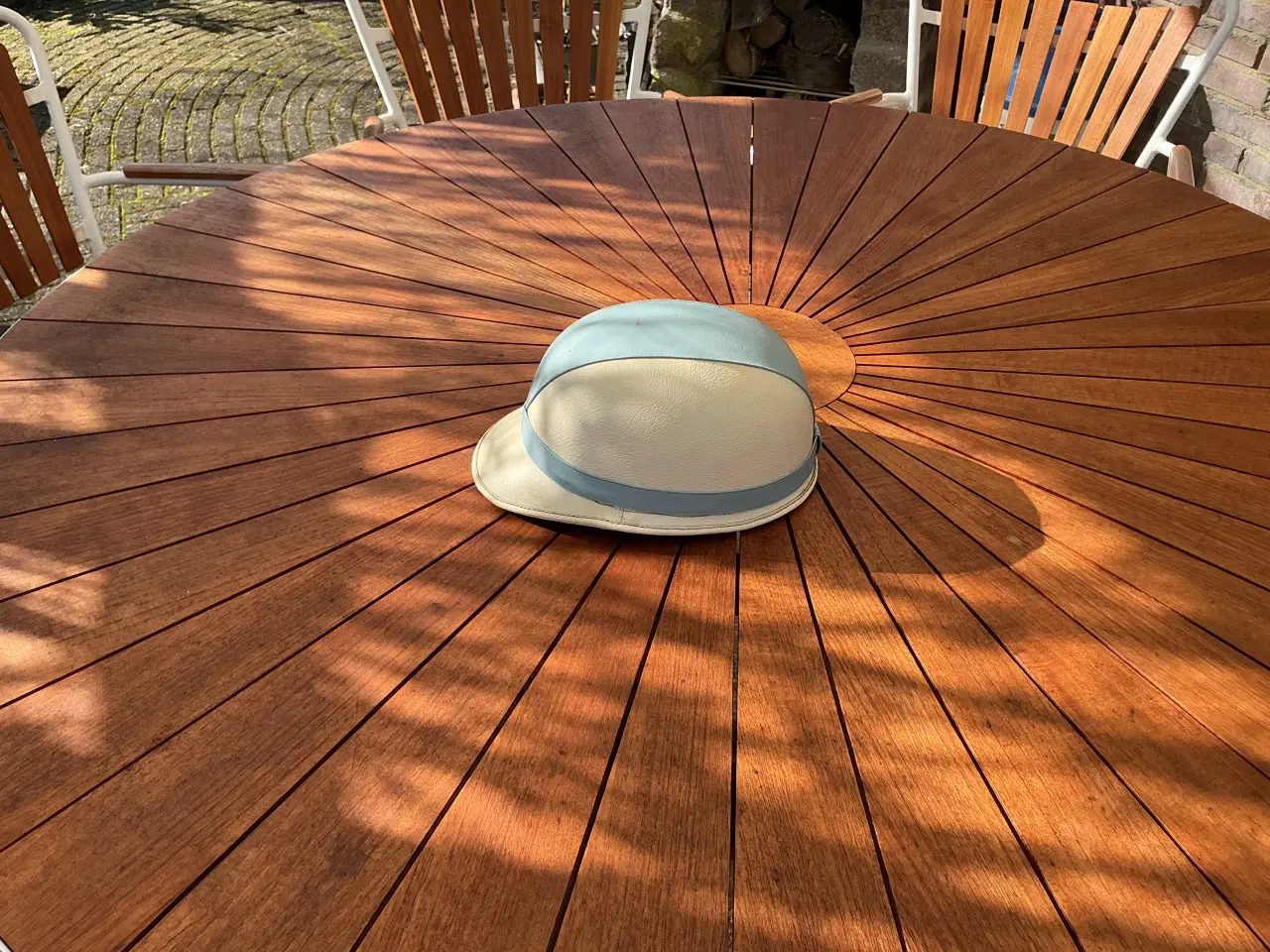 Billede 1 - Æggeskal  styrthjelmtil veteran knallert 