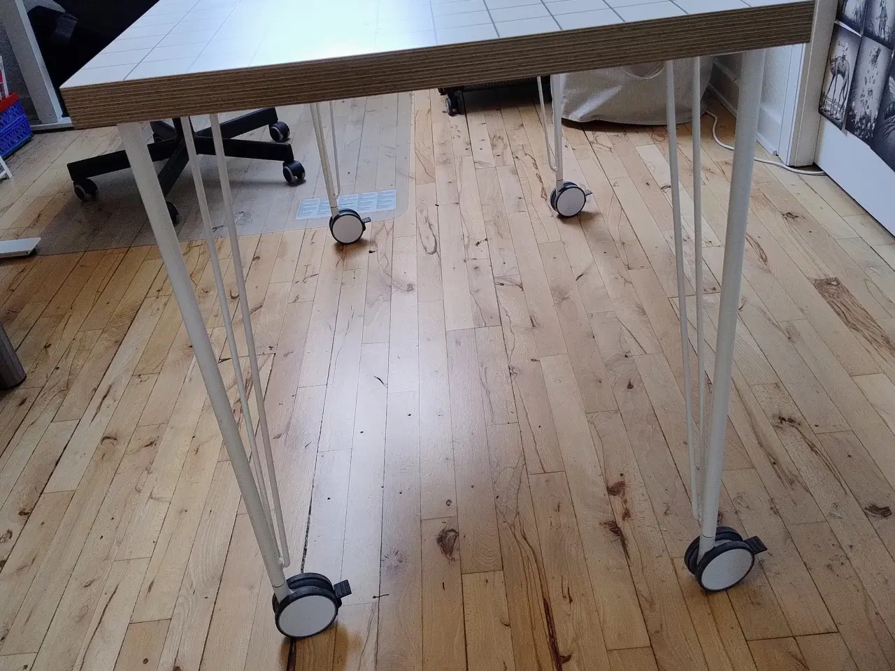 Billede 2 - IKEA Skrivebord med hjul