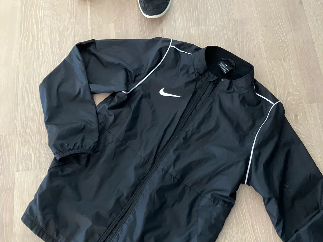 Billede 1 - Nike vindjakke, str 147-158