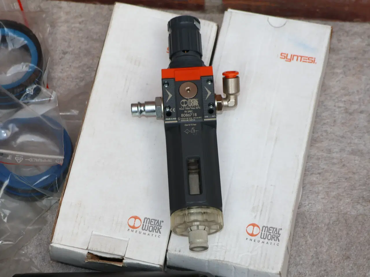 Billede 10 -  Hydraulik stempler, ventilblokke m.m. ubrugt.