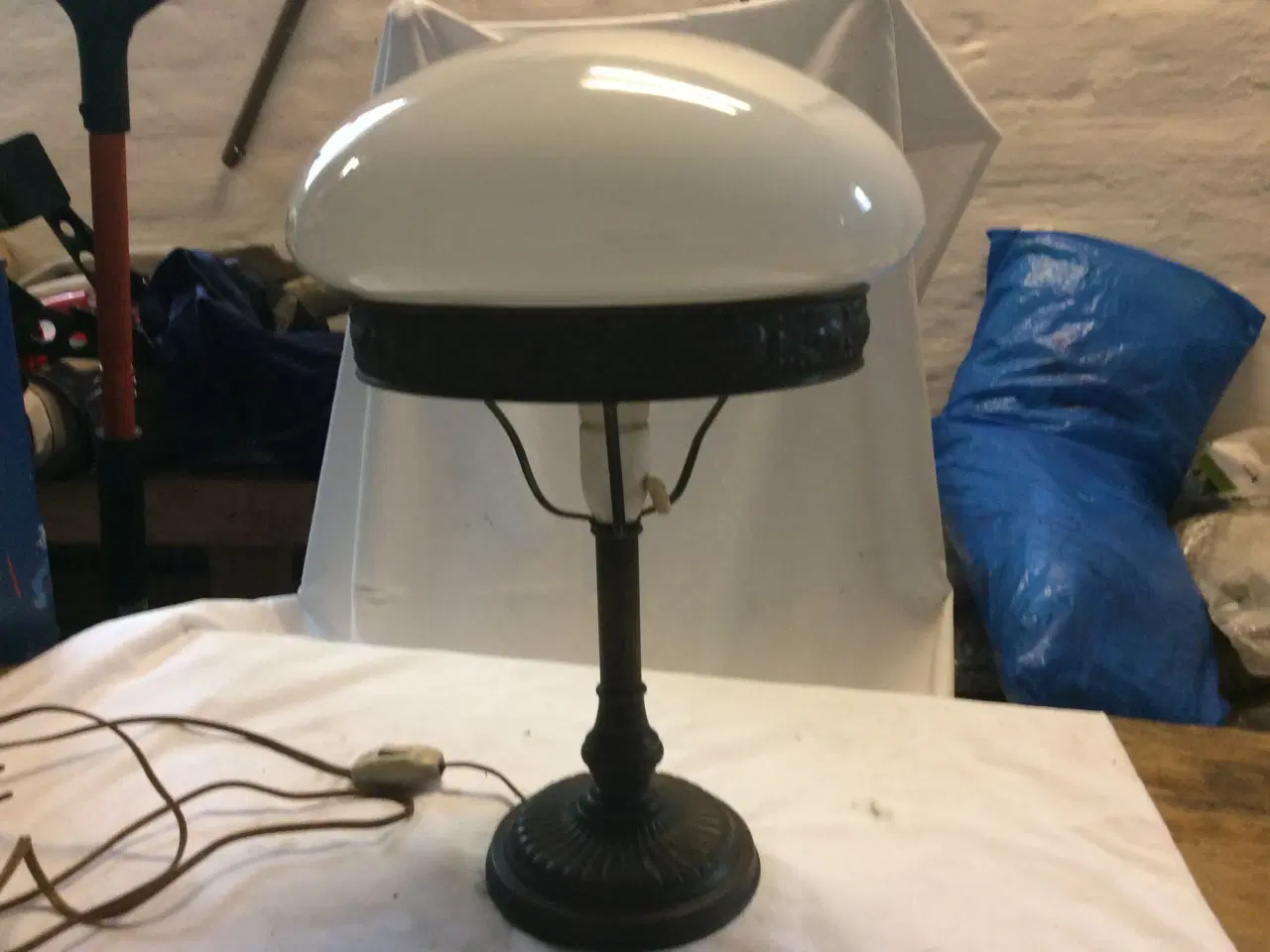 Billede 1 - Ældre bordlampe sælges