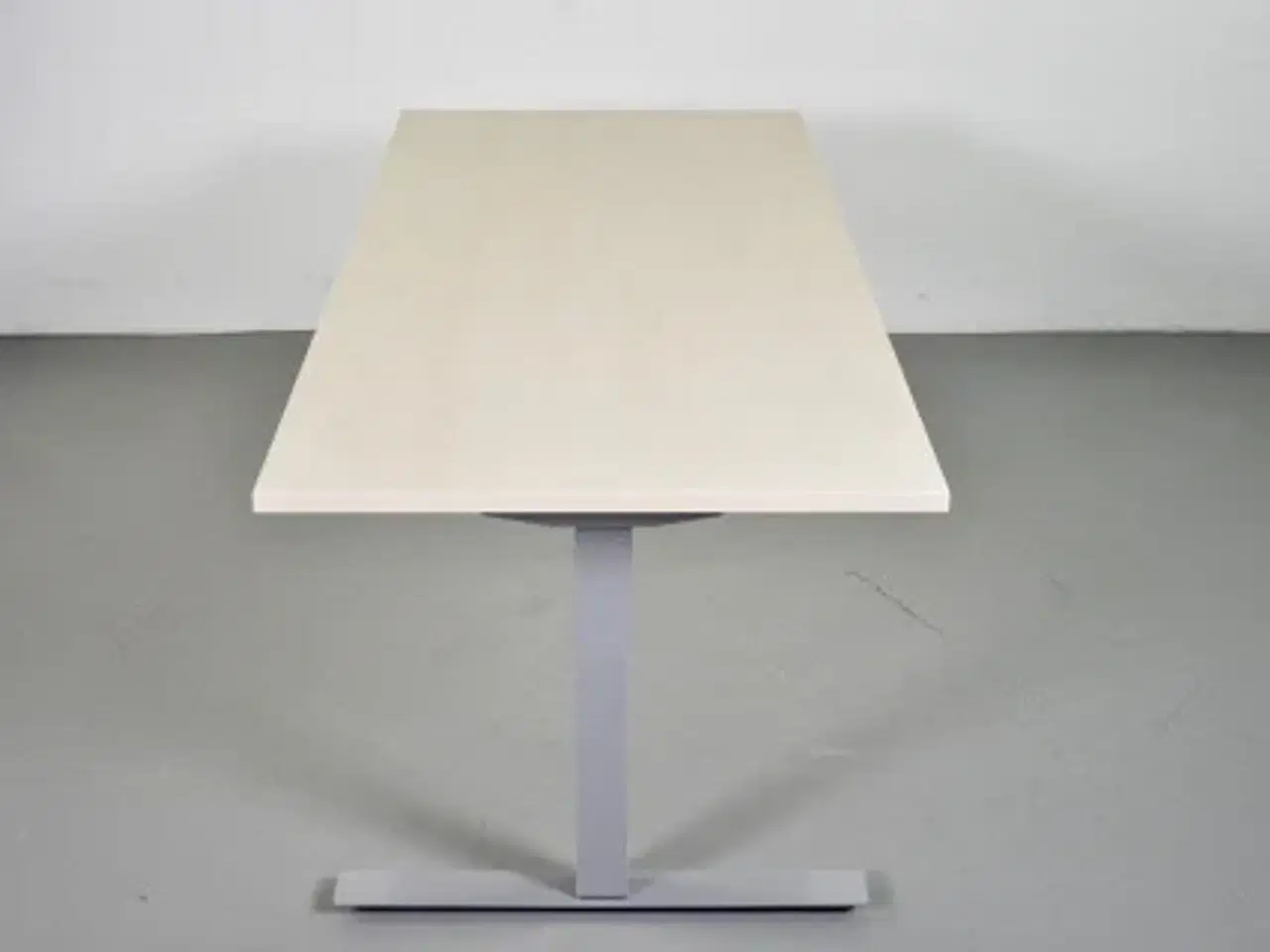 Billede 2 - Efg hæve-/sænkebord i birk, 180 cm.