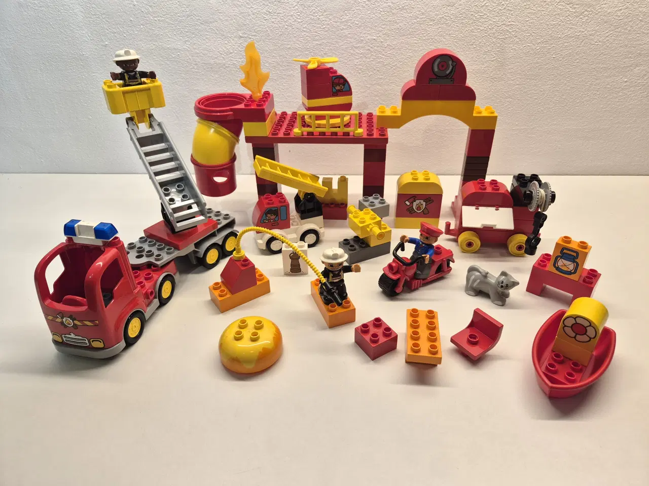 Billede 1 - Duplo Brandstation med Stigevogn, Motorcykel, Lill