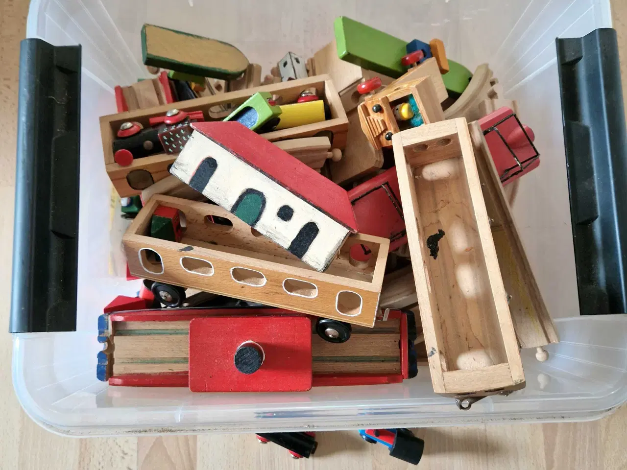 Billede 2 - Retro Legetøj.  Togbane I træ.  Incl BRiO