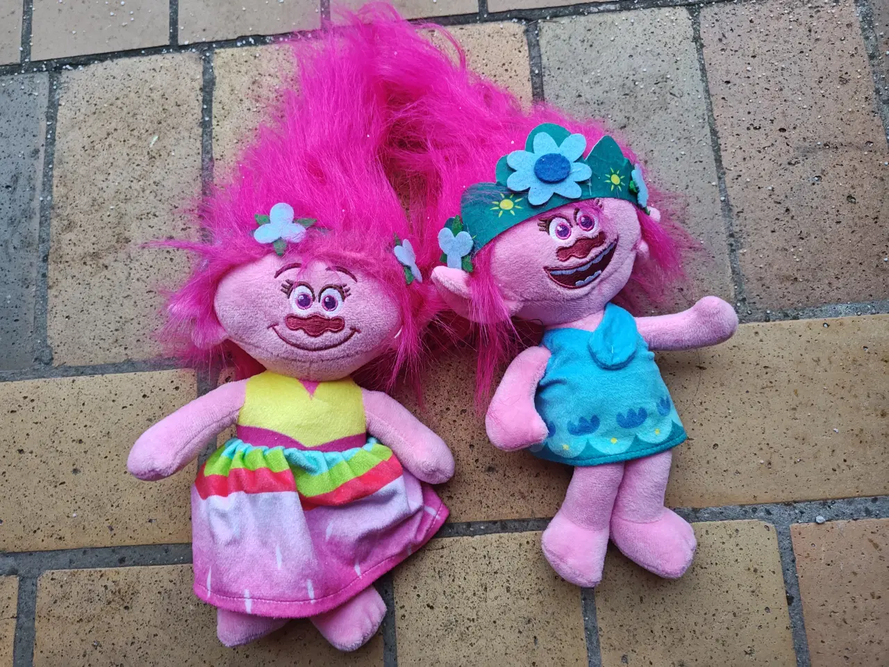 Billede 1 - 2 stk Trolls Bamser Poppy og Blomst