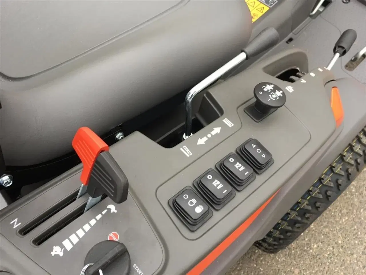 Billede 8 - Husqvarna R 420TsX AWD inkl. slagleklipper & 122 cm klippebord