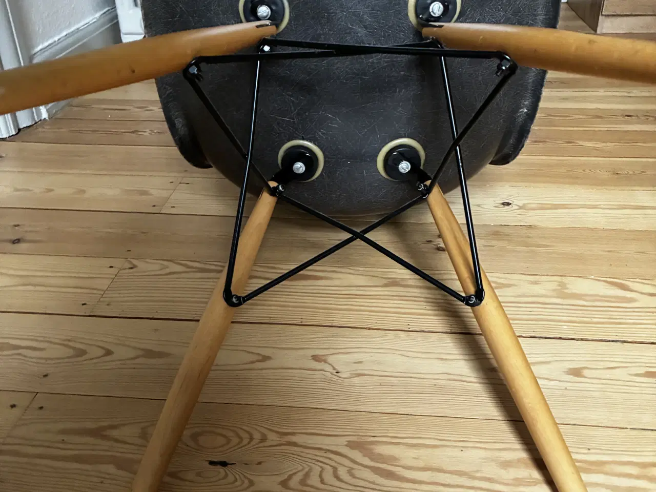 Billede 5 - Charles & Ray Eames Fiberglas Skalstole