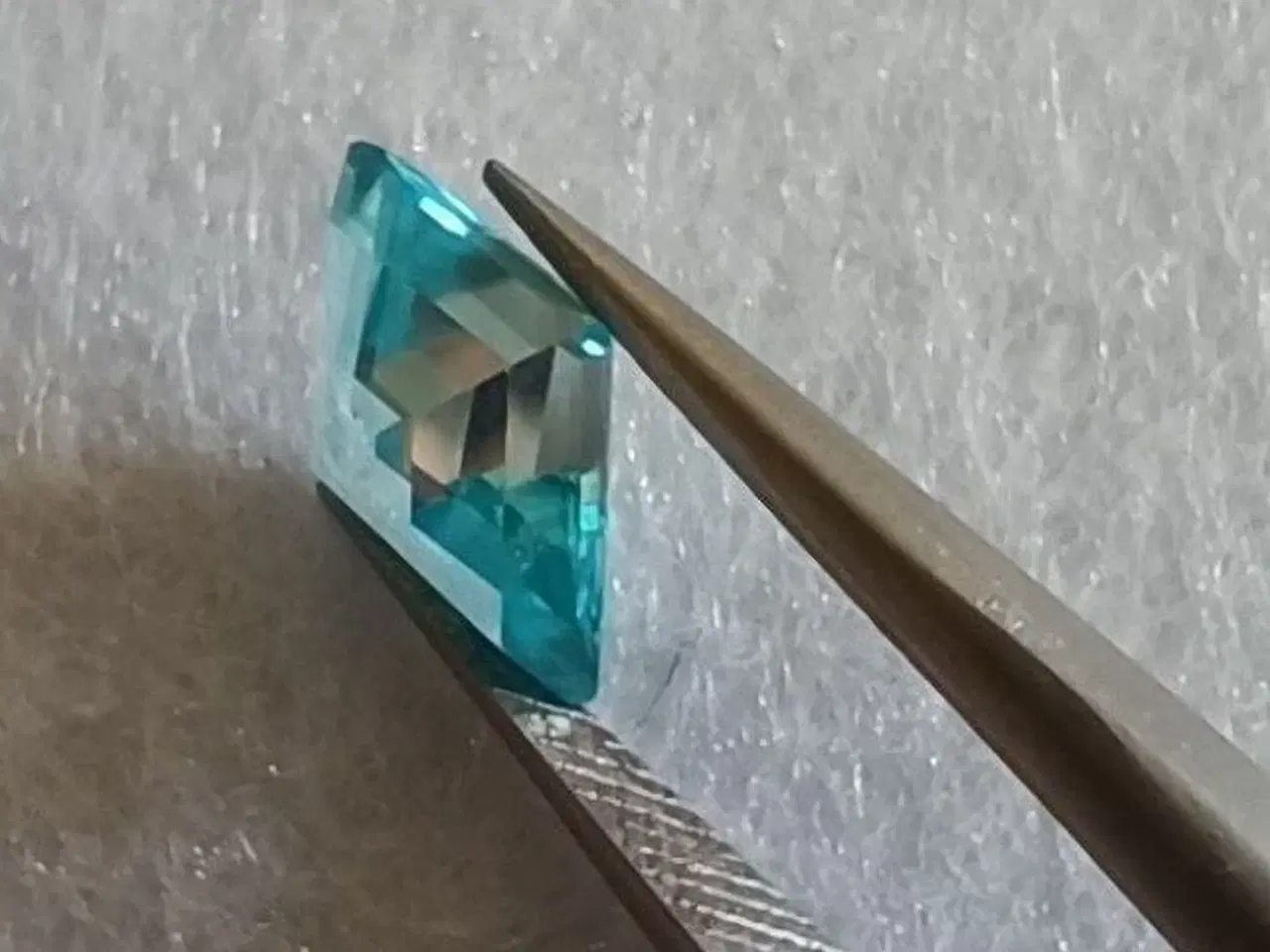 Billede 3 - 2.25 Karat 100% Naturlig Cambodia Blå Zirkon 