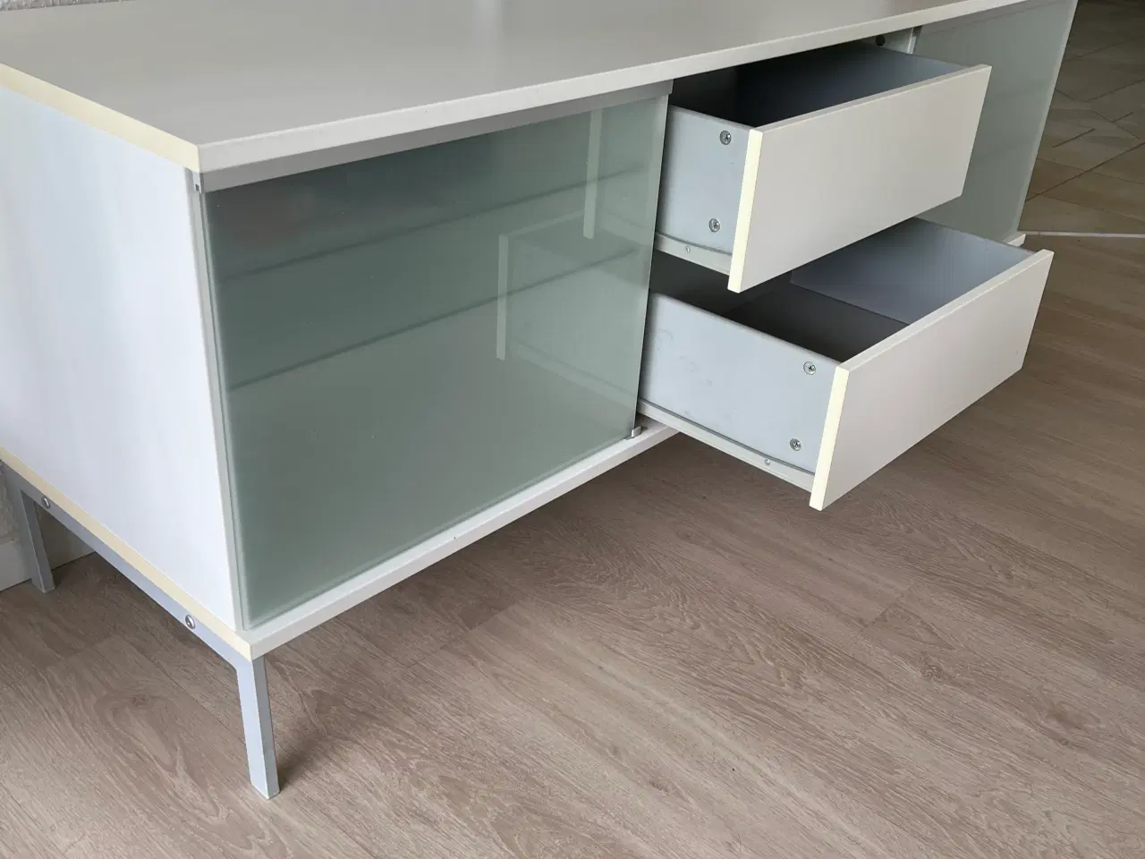 Billede 1 - TV skænk fra IKEA