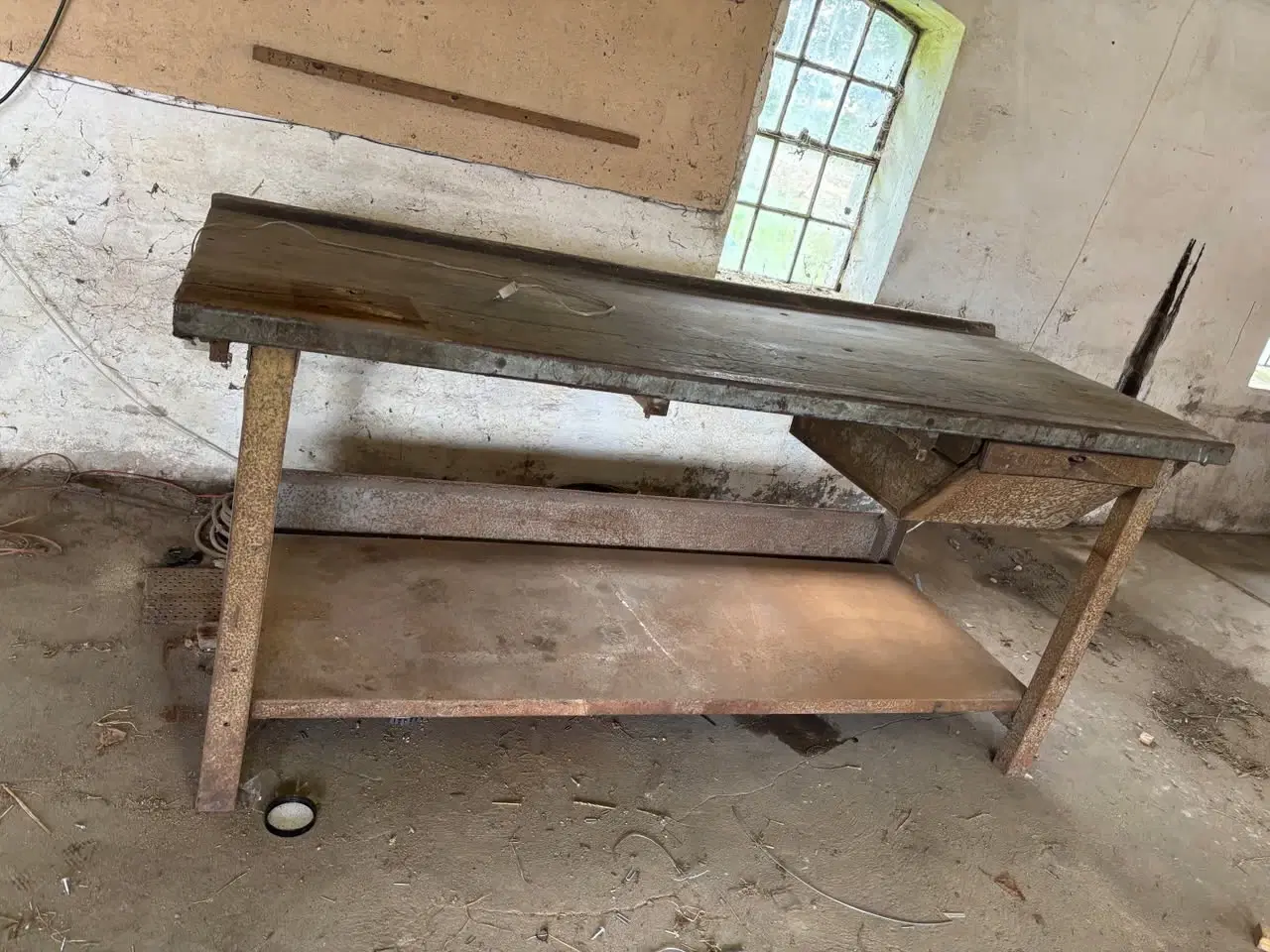 Billede 2 - Værkstedsbord sælges