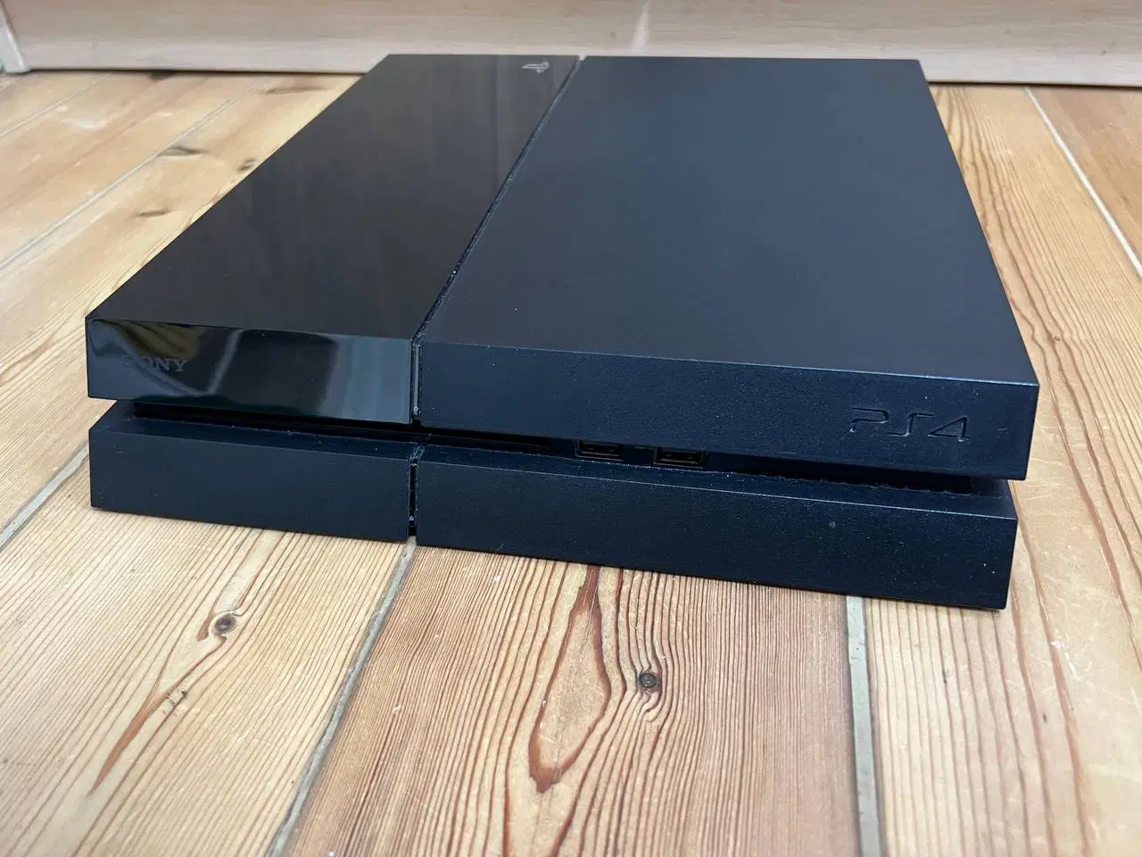 Billede 2 - Billig PS4 Bundle – Konsol, 4 Controllere, 2 Spil 