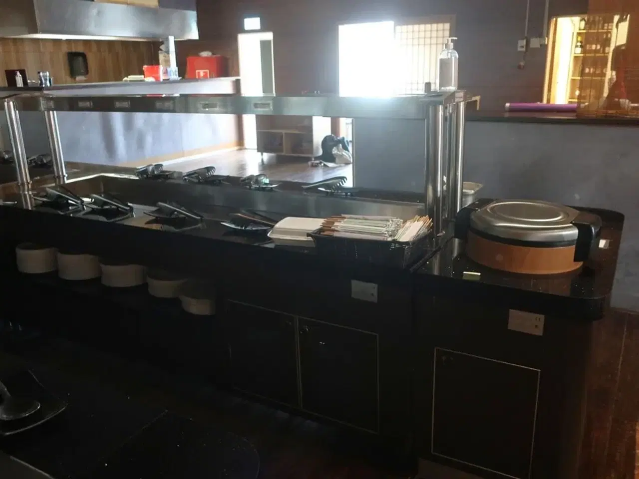 Billede 1 - Buffet med endestykke