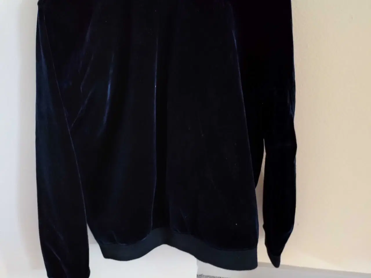 Billede 2 - Jakke i velour -som ny str M