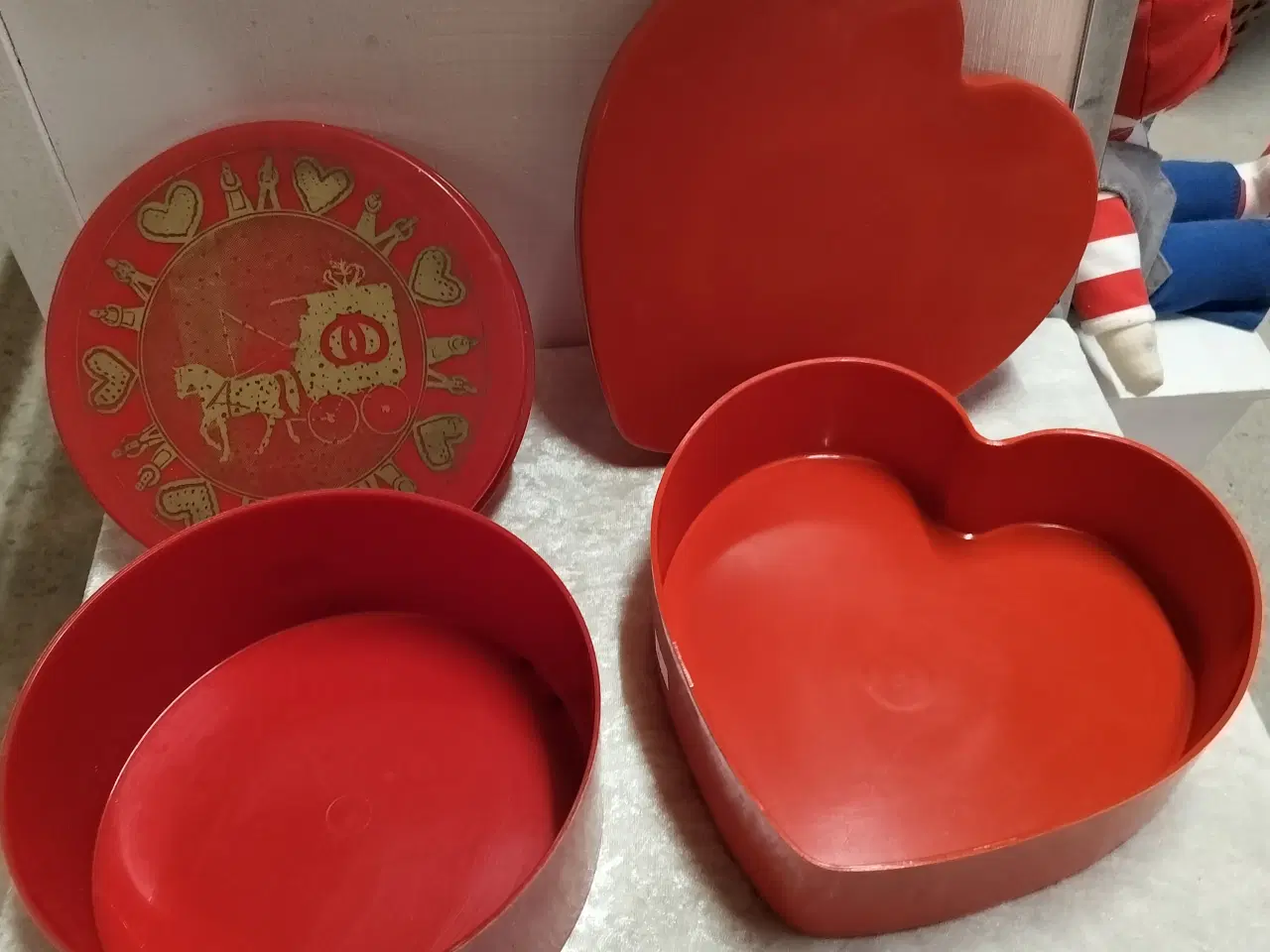 Billede 2 - Gamle retro plast Jule kagedåser