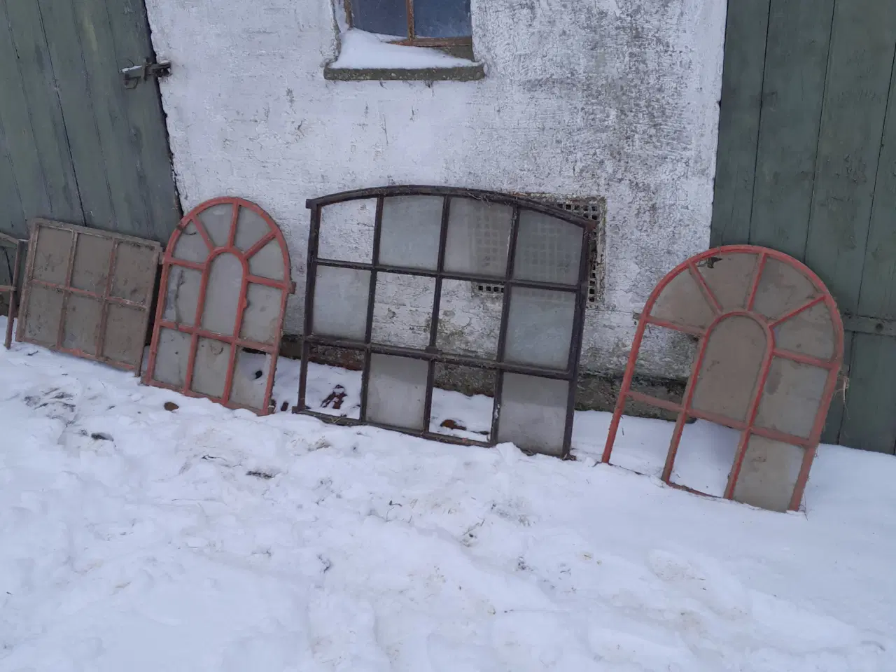 Billede 1 - Staldvinduer i forskellige størrelser. 