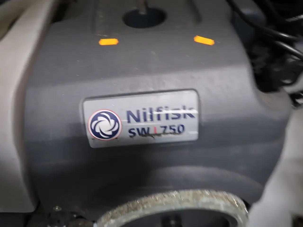 Billede 2 - Fejemaskine NILFISK SW 750