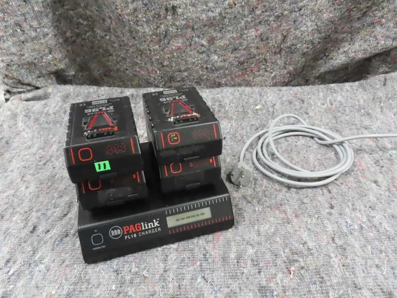 Billede 1 - 4 stk. batterier og oplader - PAGLINK PL16 (MOMSFRI)