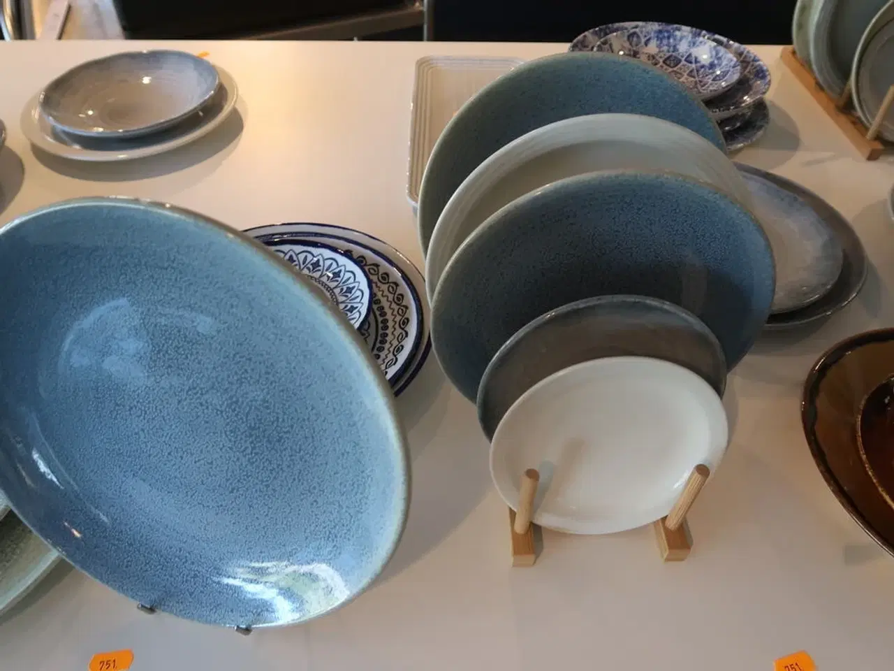 Billede 5 - 79 stk. tallerkener, skåle og fade DUDSON