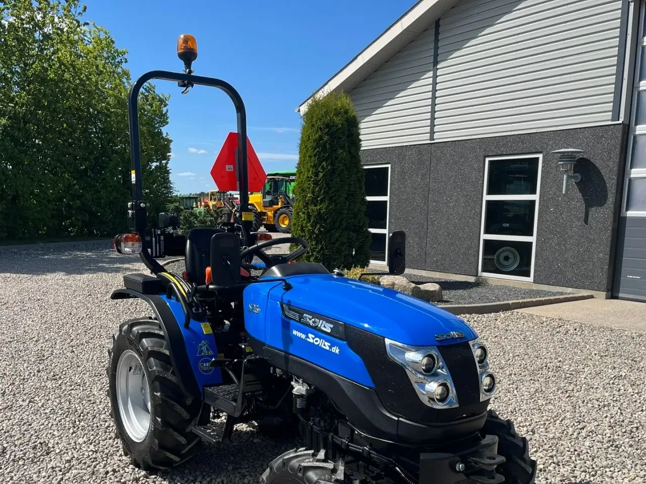 Billede 23 - Solis S26 6+2 Gearmaskine med Servostyring og brede traktorhjul