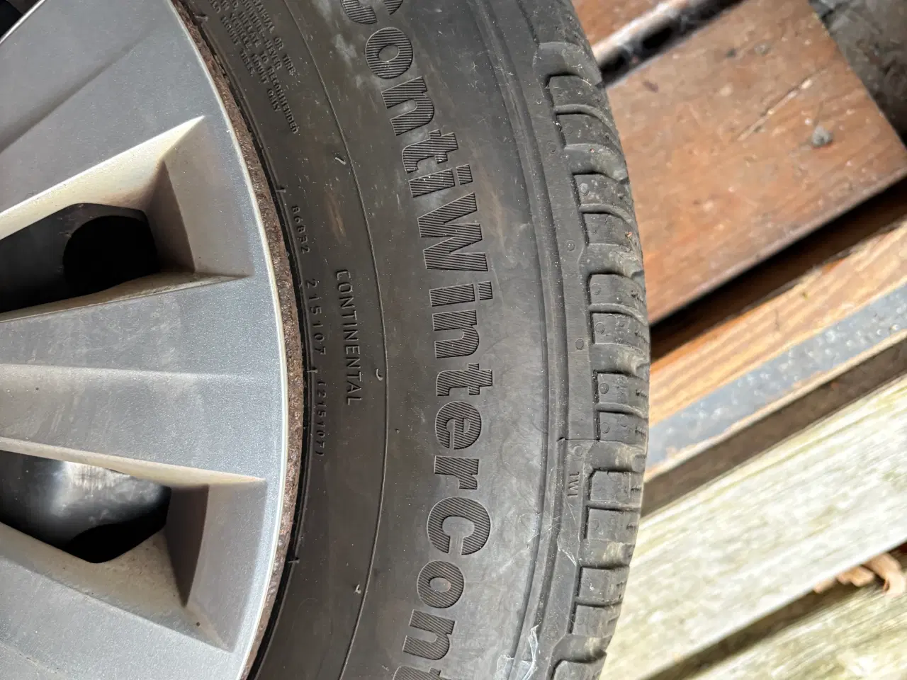 Billede 2 - Vinterdæk golf 7 m. Originale hjulkapsler