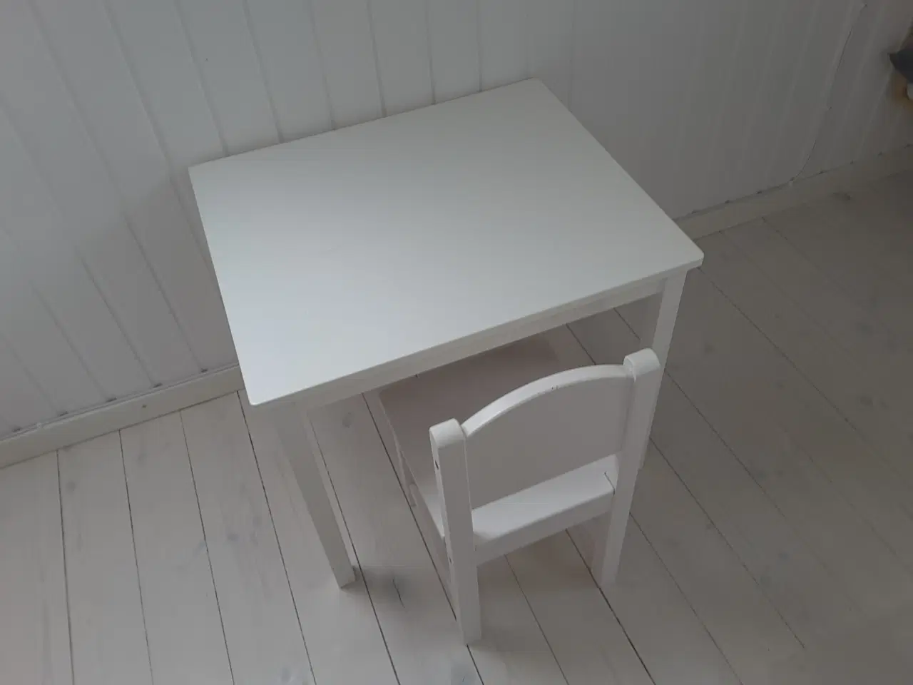 Billede 2 - Børnebord og børnestol af træ