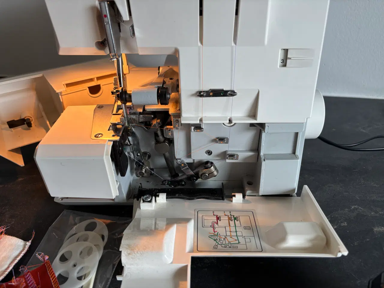 Billede 2 -  Elna. lock. T 33 overlocker 