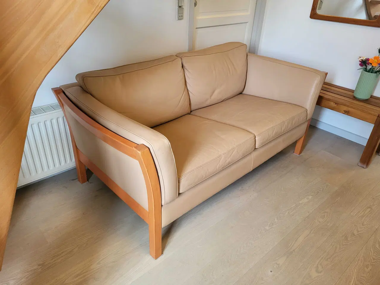 Billede 1 - Brun lædersofa i træramme