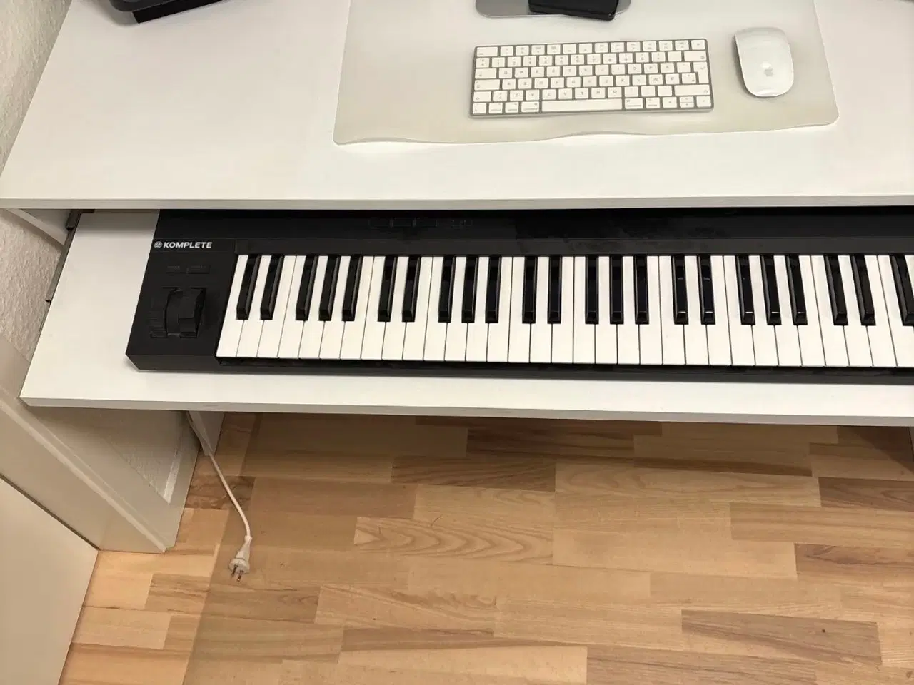 Billede 2 - Glorious WorkBench studie-/musikskrivebord