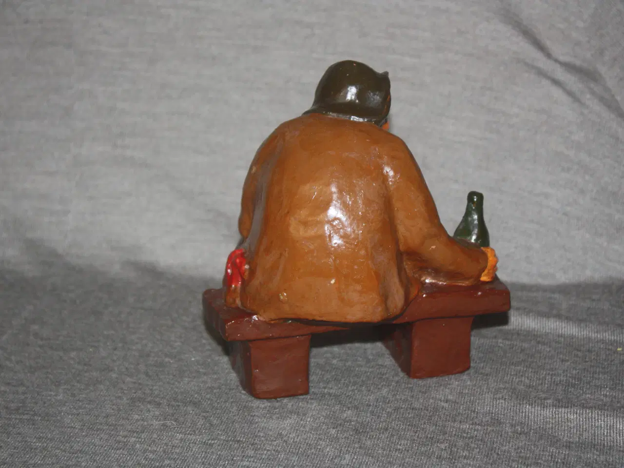 Billede 4 - Figur i keramik Fisker med øl sign B. Krilov