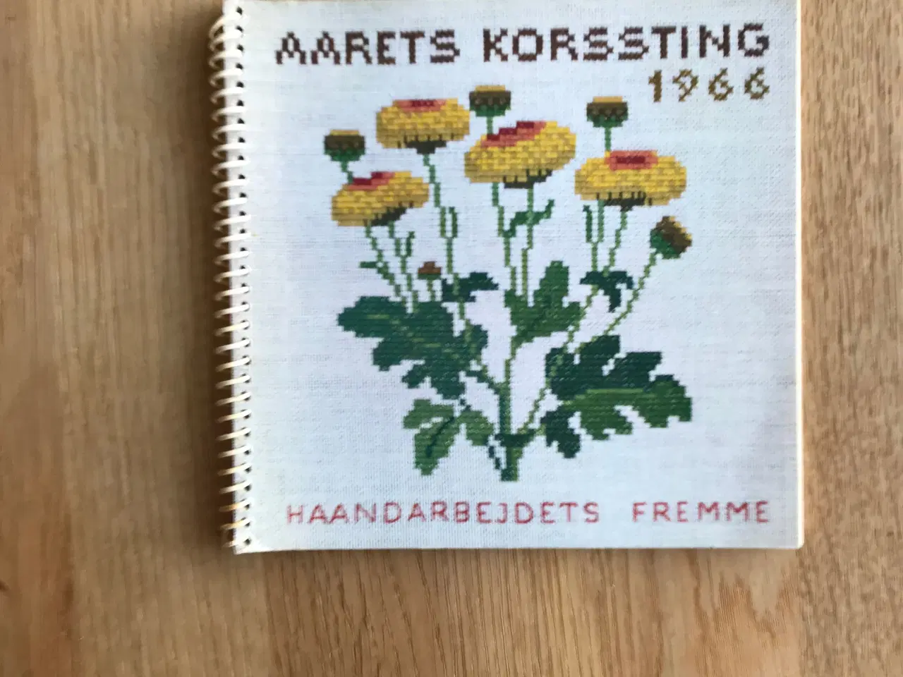 Billede 1 - Aarets Korssting 1966 - Haandarbejdets Fremme