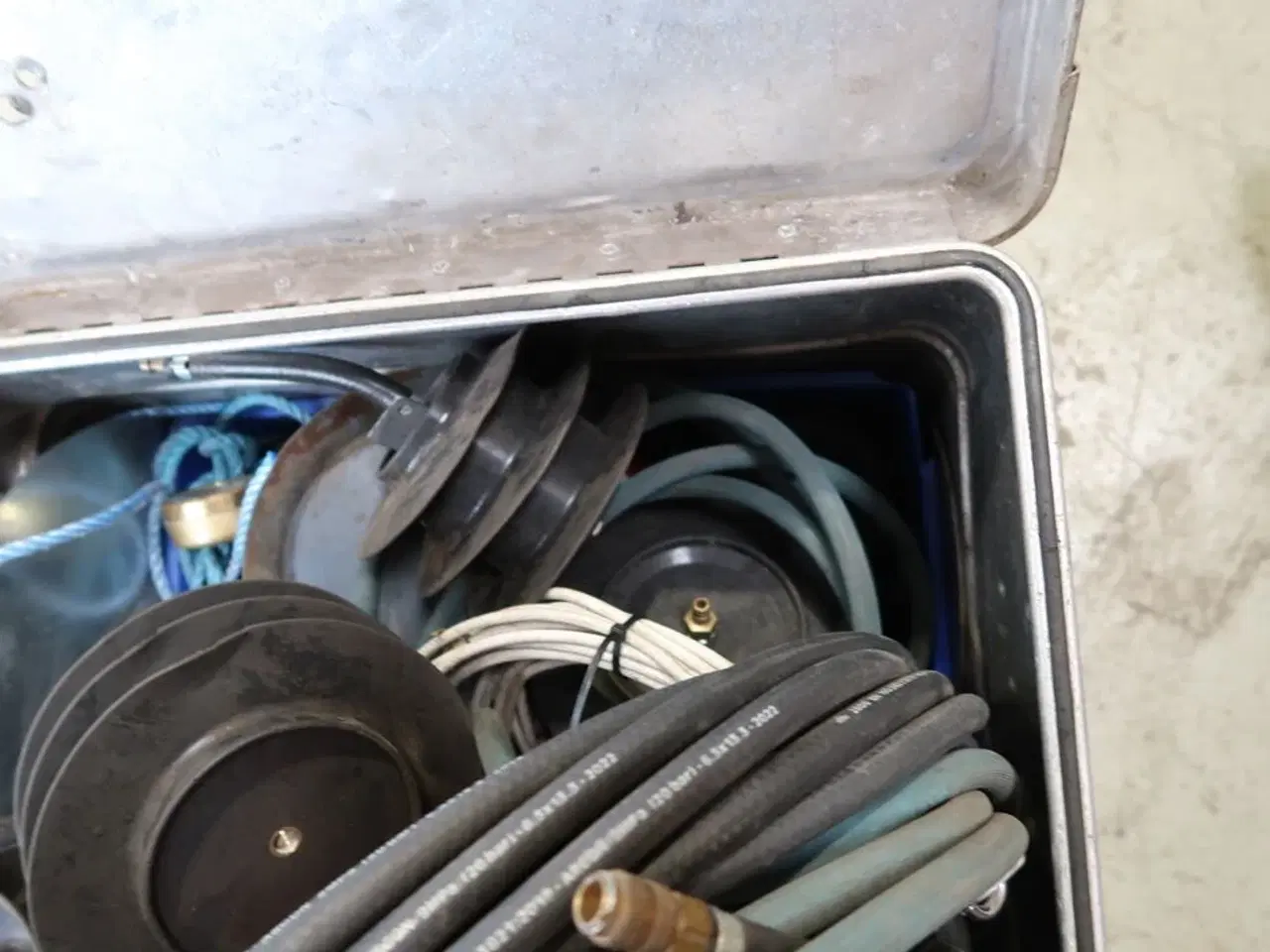 Billede 4 - Kasse med div. Værktøj