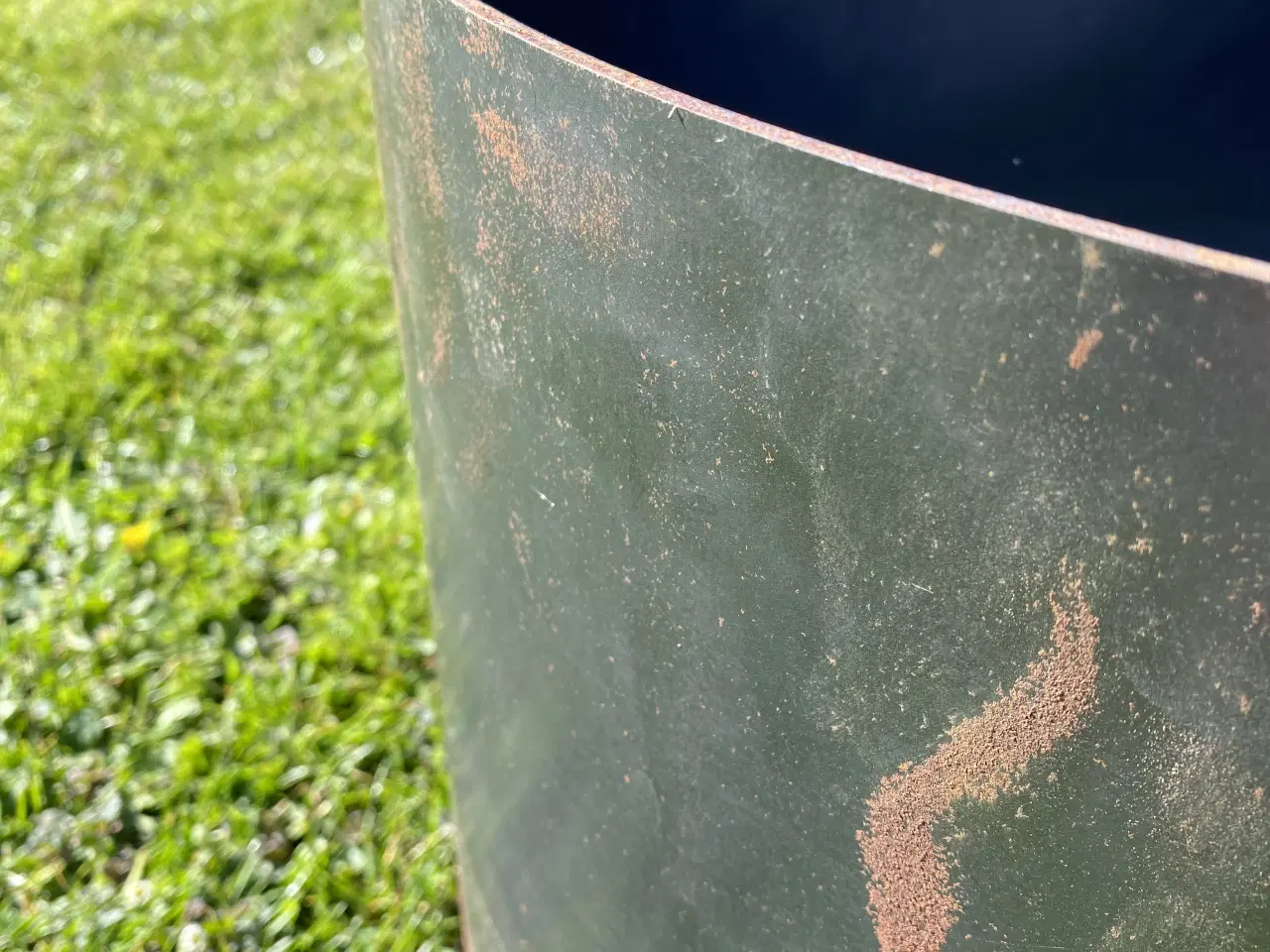 Billede 3 - Rund corten plantekasse – moderne og holdbar